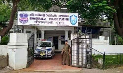 Drunken car driver knocks down bikes