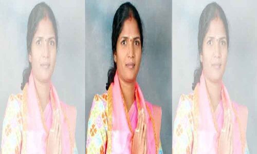 Corporator Alakunta Saraswati offers bonam in temple