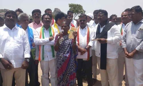 Dont snatch dalits land: Opposition leaders