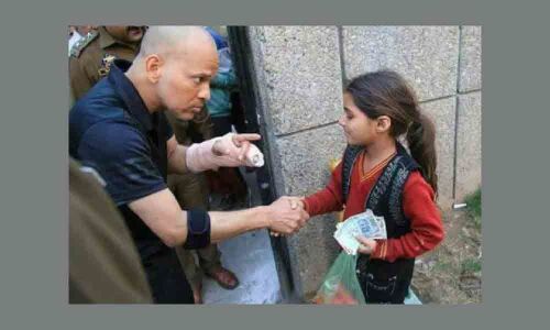 IPS officer distributes free books to students from remote areas of J-K