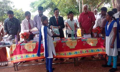 BITIT chairman distributes books
