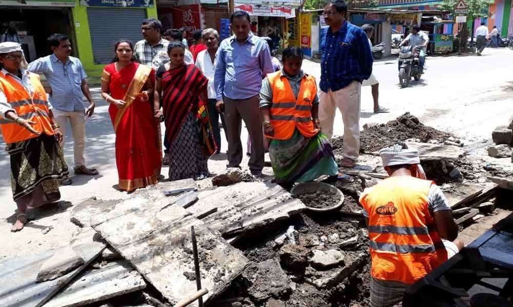 Corporator Pannala Kavya Reddy inspects SWD desilting work