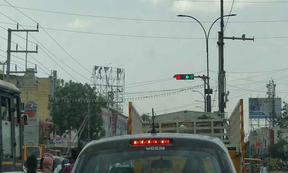 Traffic signal glitch harries motorists