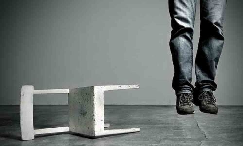 Attender in Health Department hangs self in Kothagudem