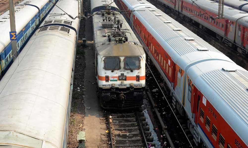 Mumbai-Gorakhpur Antodaya Express derails in Maharashtra, none hurt