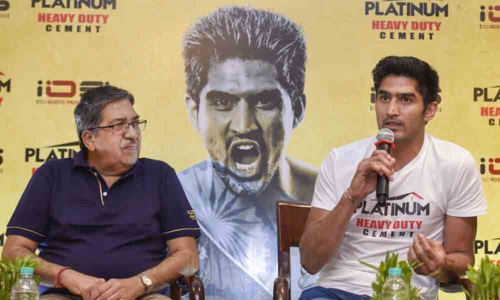 I am ready for a bout, Vijender challenges Amir