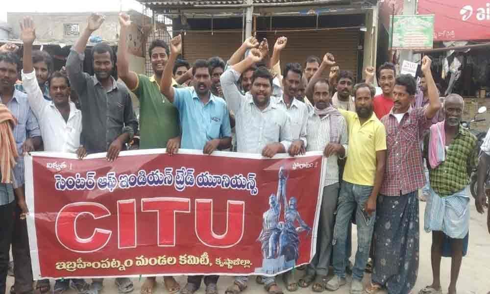 CITU stages protest over sand supply