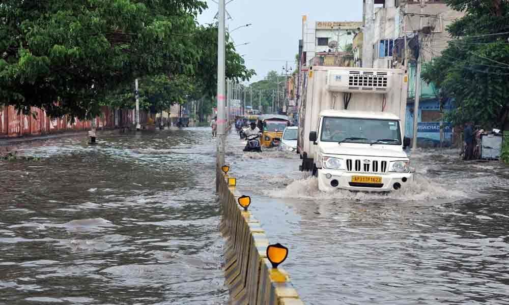 Heavy rains lash Rajamahendravaram