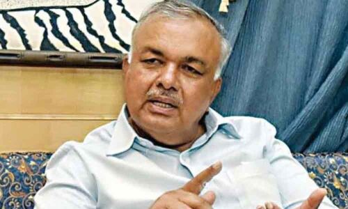 Ahead of floor test, Karnataka  Congress leader says he will withdraw resignation