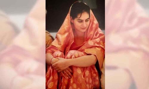 Priyanka Gandhi joins SareeTwitter