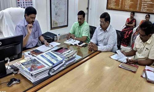 Civic chief reviews Spandana petitions