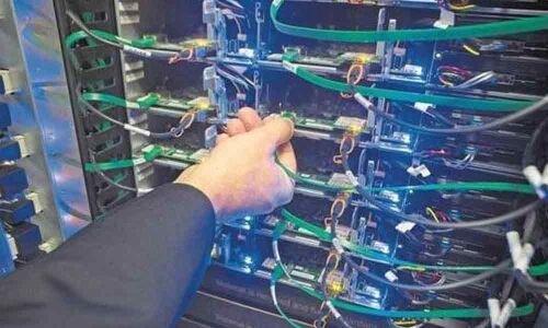 India server market declined 16%