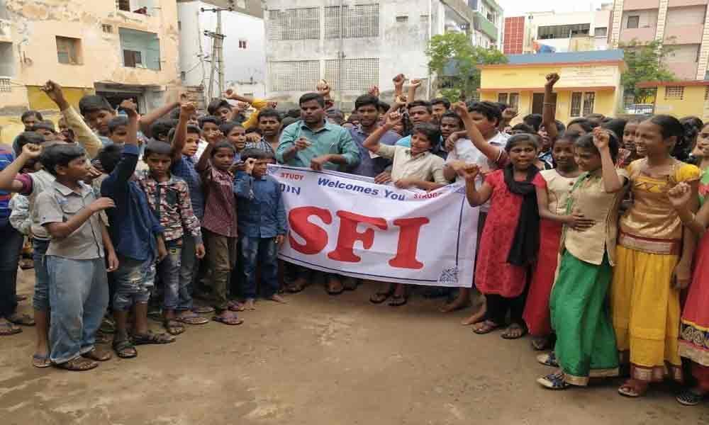 Students protest as water enters ZP school