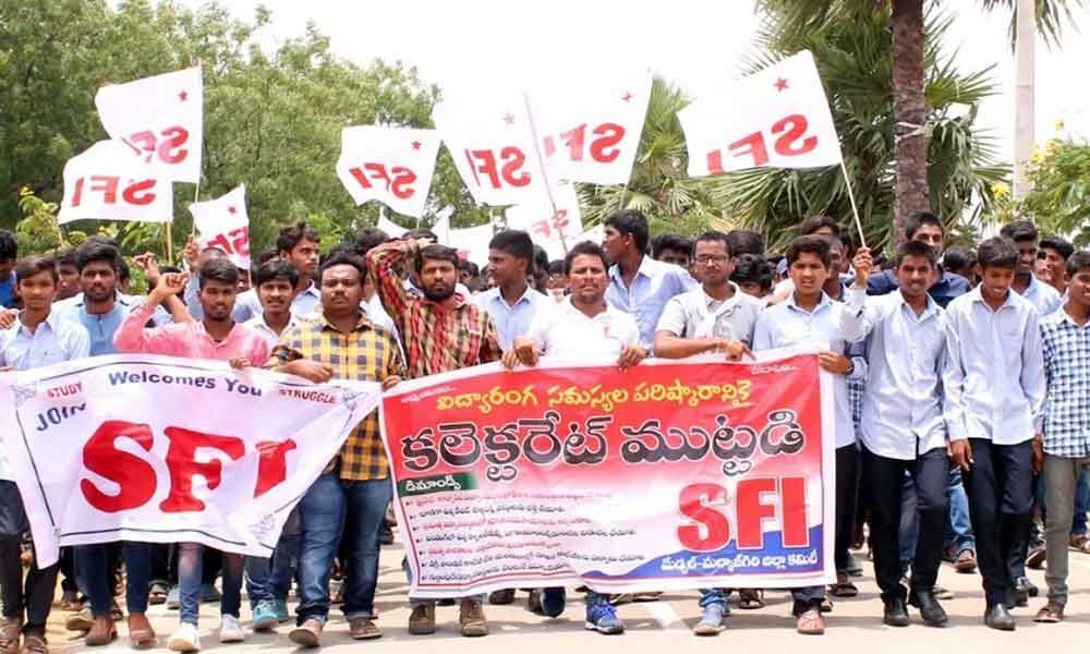 AIYF, SFI lay siege to Medchal Collectorate