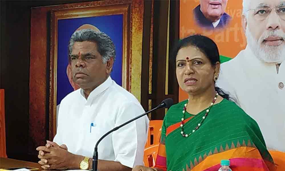 DK Aruna takes a dig at KCR for remarks on BJP