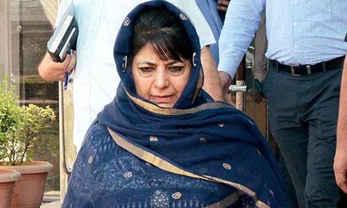 Militants shoot and kill kins guard of Mehbooba in J&K