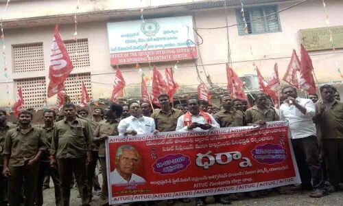 Hamalis stage dharna