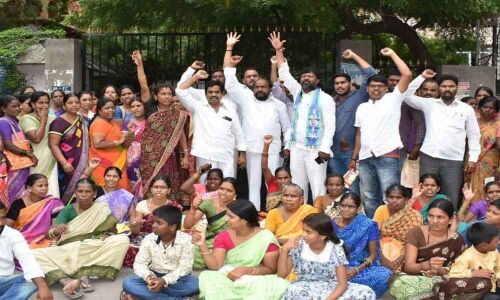 BC women lay siege to Samkshema Bhavan