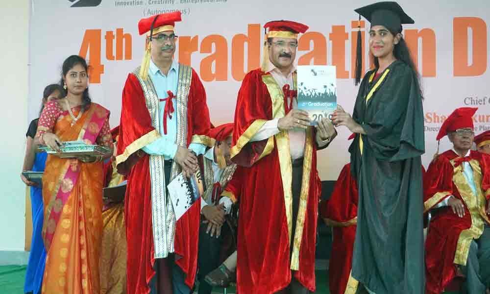 SR College celebrates Graduation Day