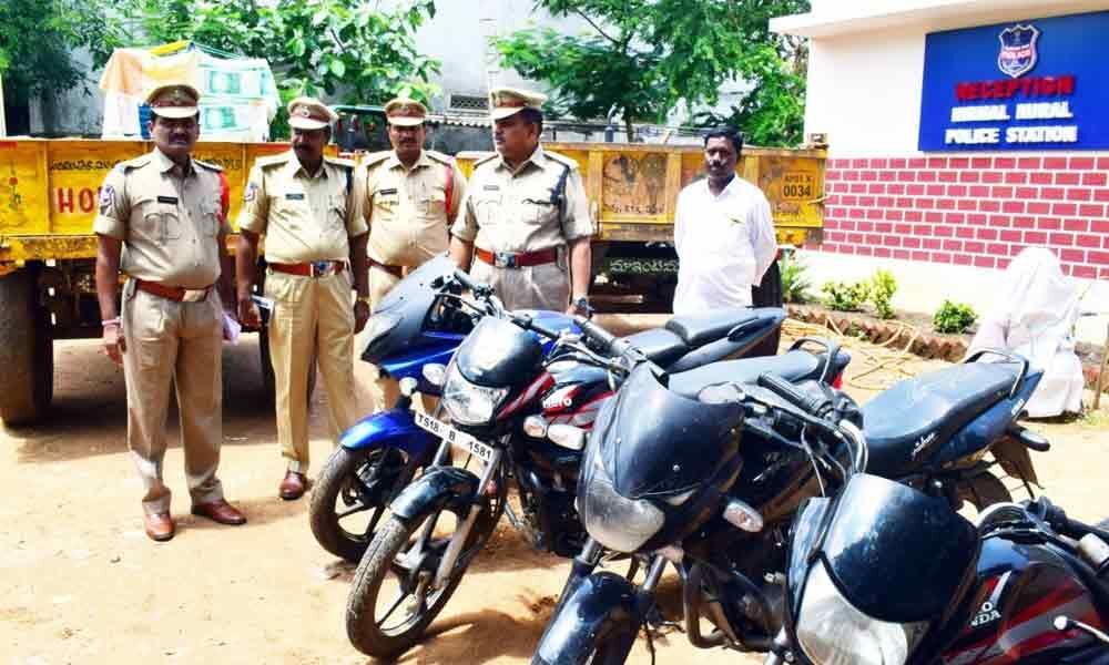 Bikes theft gang busted, seized 7 bikes, 7 held