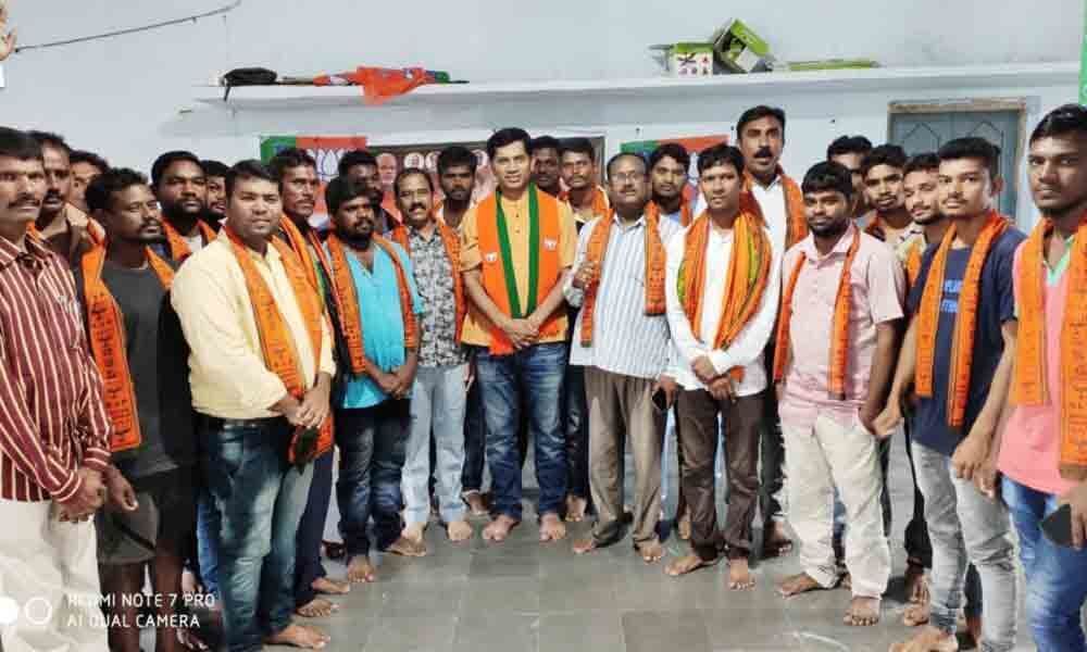 50 youth join BJP in Mancherial