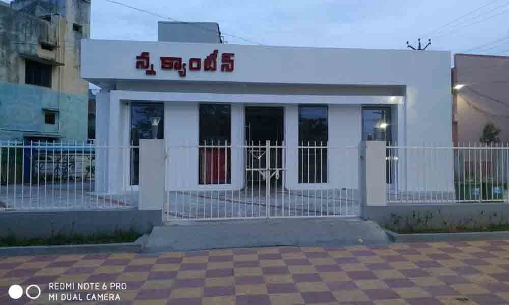 Decision to close Anna Canteens disappoint workers, employees in Kadapa