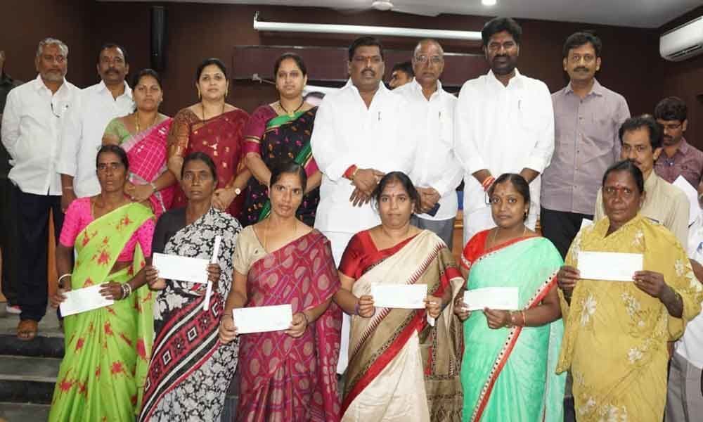 Kalyana Lakshmi cheques distributed