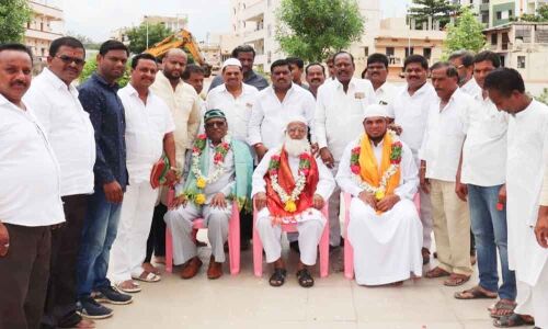 MLA Mahipal Reddy felicitates Haj pilgrims