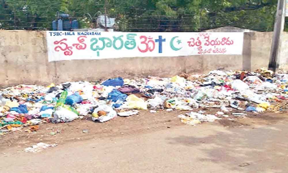 Foul smell in air at wall with Swachh message