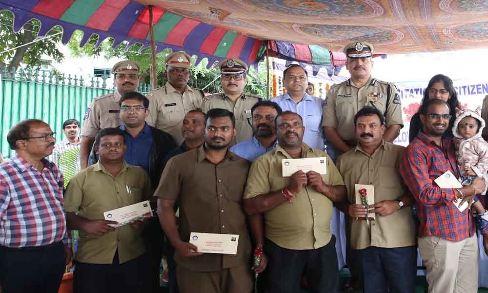 Motorists felicitated for following traffic rules