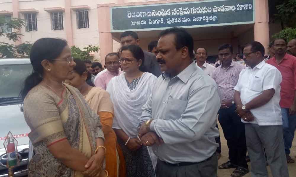 ZP chief Manjusri Jaipal Reddy surprise visit to social welfare school