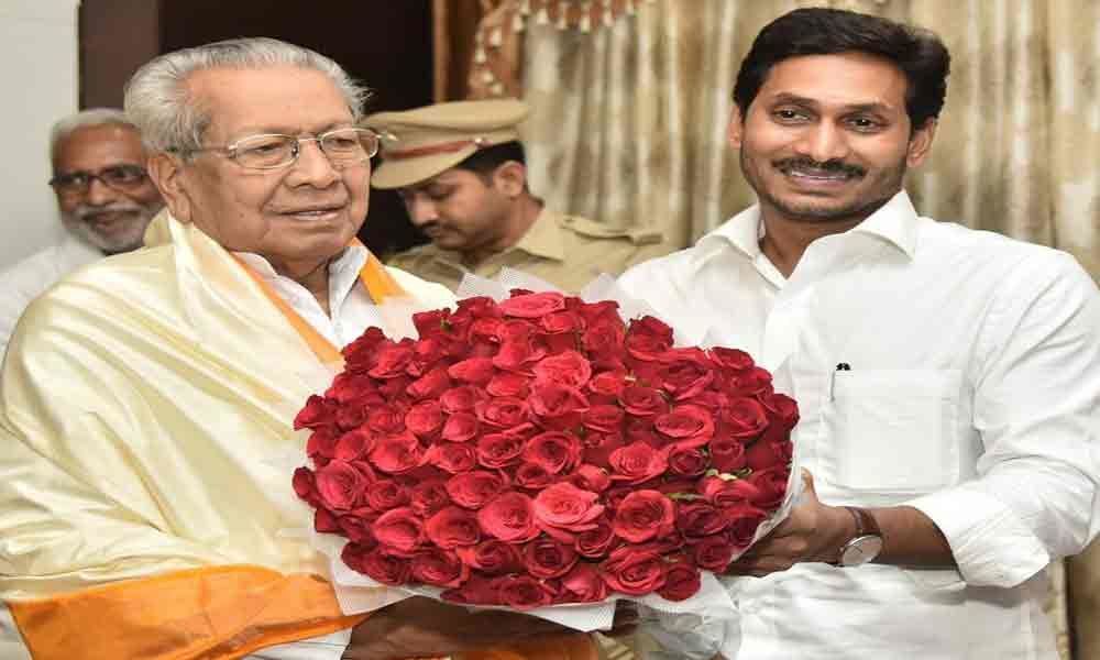 CM meets Governor, briefs him on bills passed by Assembly