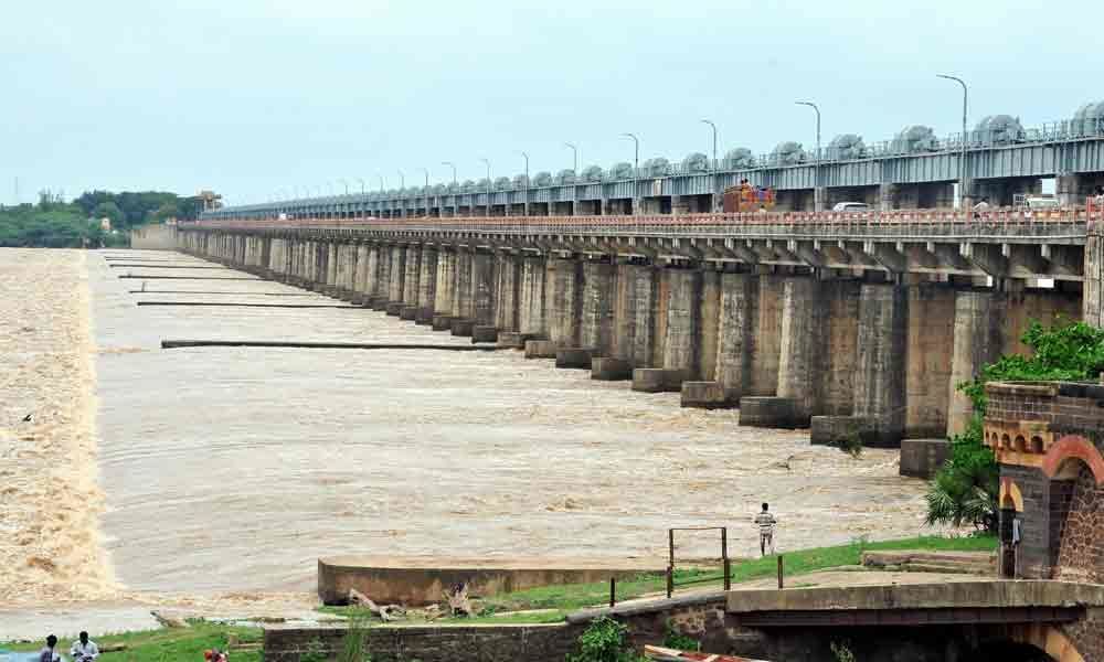 5 lakh cusecs water being let off in Sir Arthur Cotton Barrage