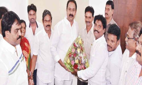 TDP ex-corporators meet Deputy CM Alla Nani