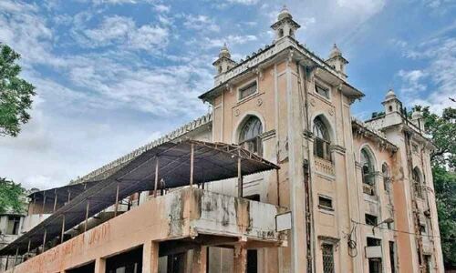 Unani students attack Ayurvedic hospital