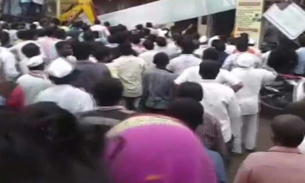 Solapur: 10 feared trapped after roof of Bank of Maharashtra branch building collapses