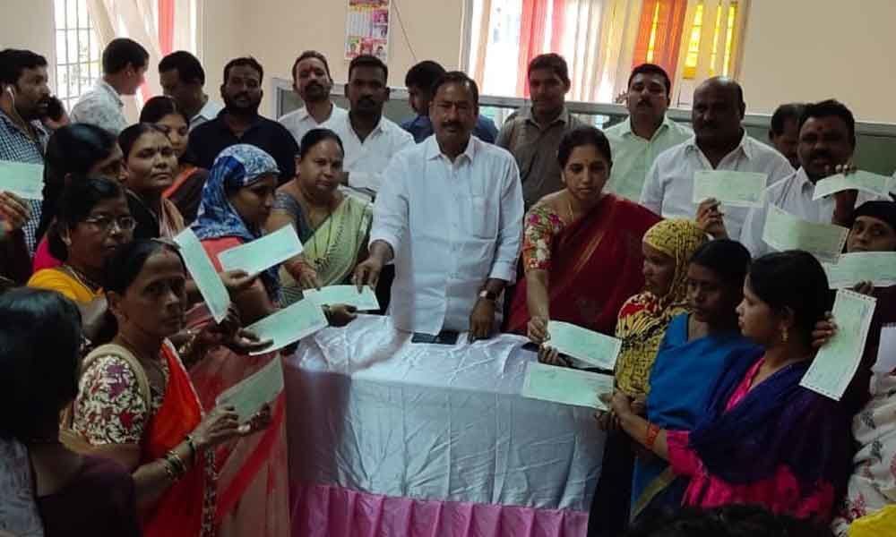 Kalyana & Shaadi cheques presented