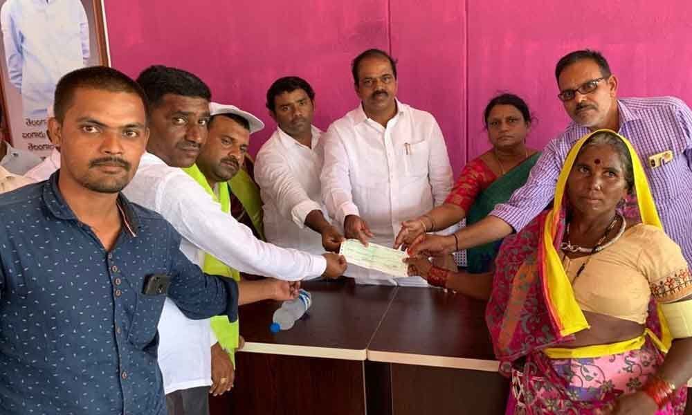 MLA Bhupal Reddy hands over Kalyana Lakshmi cheques