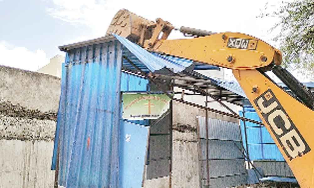 Illegal building in govt land demolished