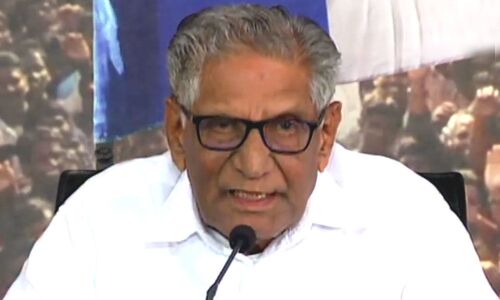 YCP leader Umareddy falls sick during MPEO protest