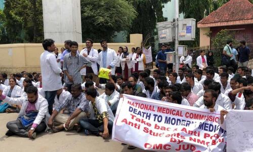 Osmania junior doctors stage a sit-in dharna