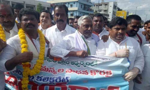 KCR, KTR cheated oustees: MLA Jeevan Reddy