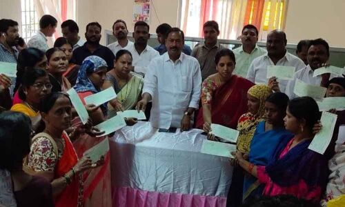 Kalyana & Shaadi cheques presented