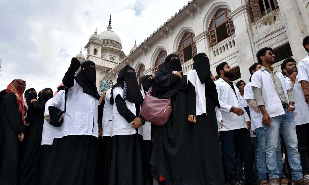 Students of Government Nizamia Tibbi College, Charminar holding protest