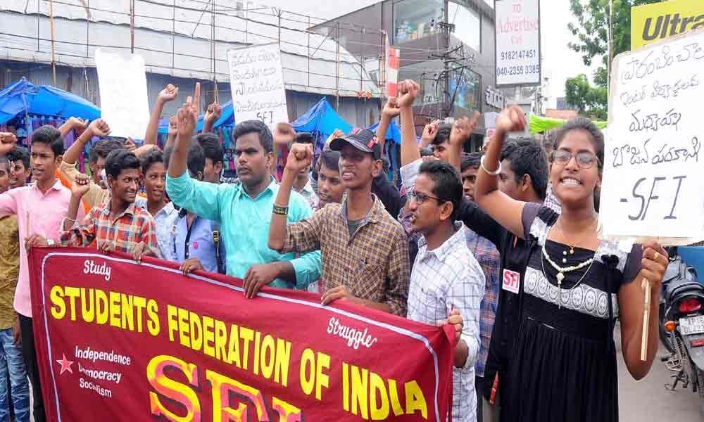 SFI demands release of scholarship arrears  in Vijayawada