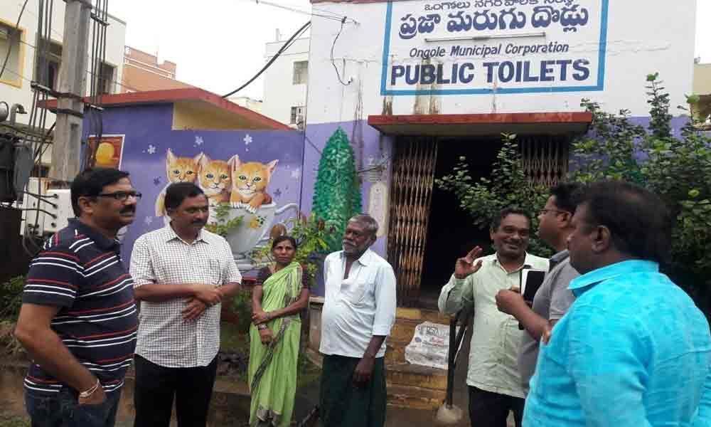 Civic chief inspects sanitation works in Ongole