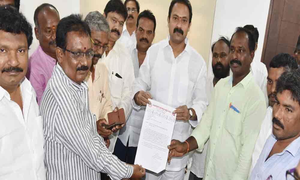 Dy CM Alla Nani sanctions community hall for workers in Eluru