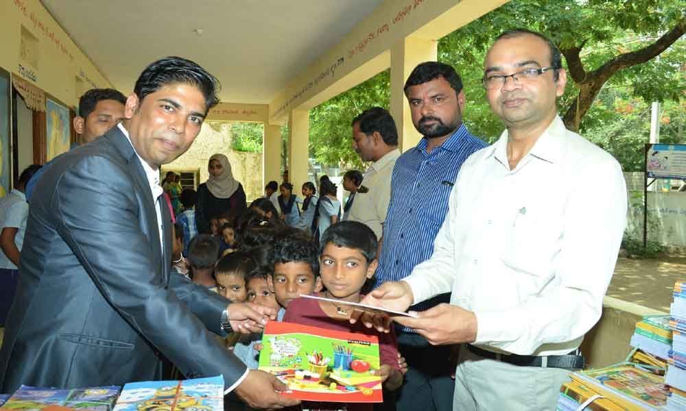 Golkonda Resorts gesture to children