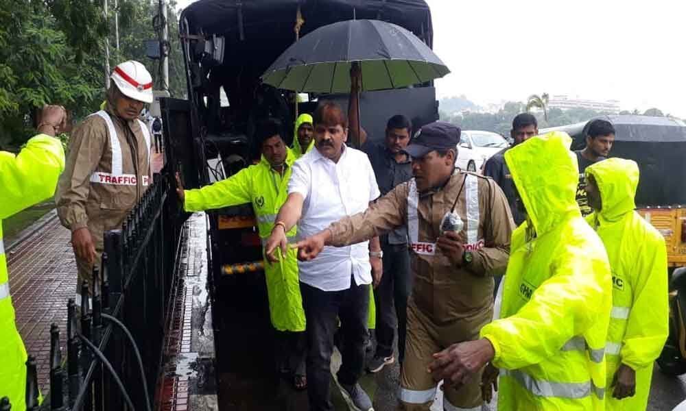 Mayor Bonthu Rammohan inspects water logging works