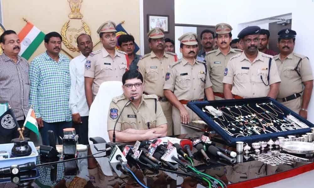 Woman thief arrested, Rs 8 lakh booty recovered in khammam